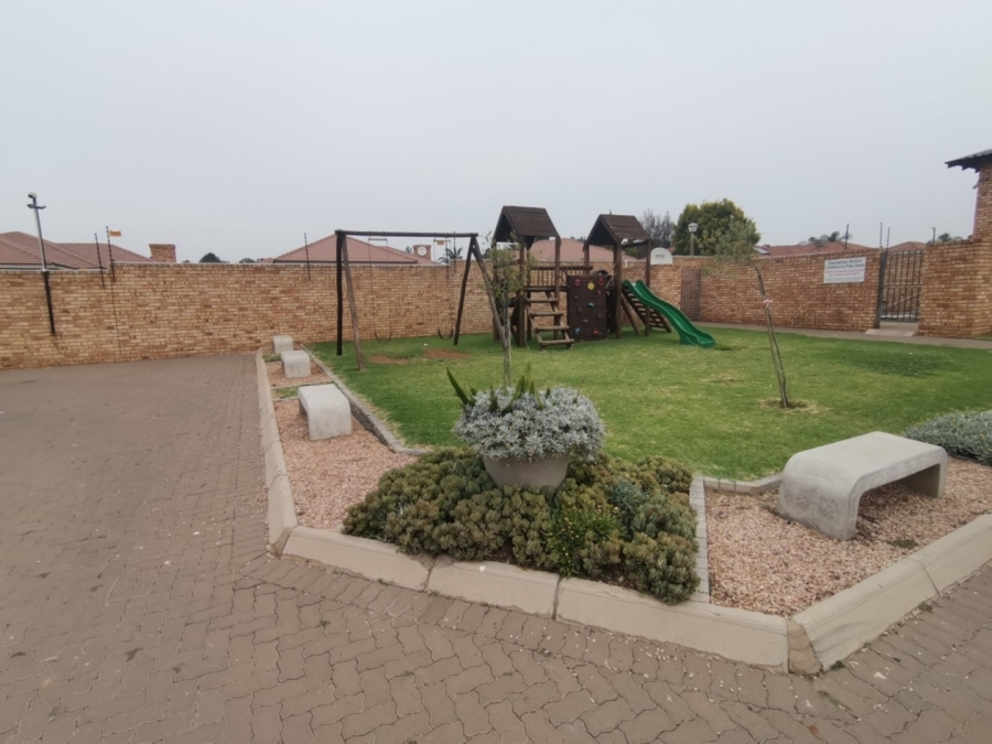 To Let 3 Bedroom Property for Rent in New Market Park Gauteng
