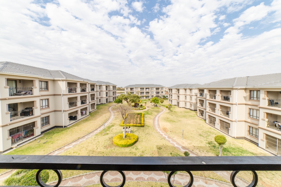 To Let 2 Bedroom Property for Rent in Halfway Gardens Gauteng