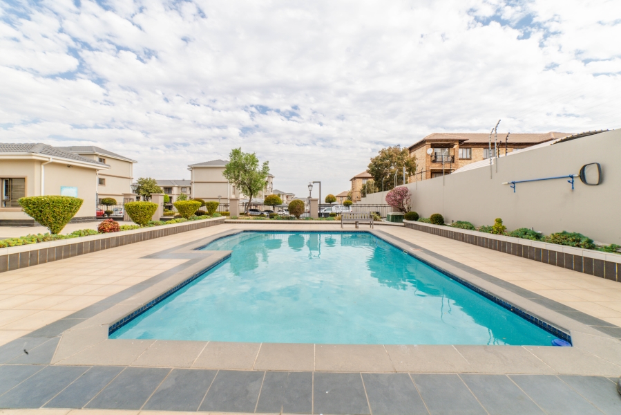 To Let 2 Bedroom Property for Rent in Halfway Gardens Gauteng
