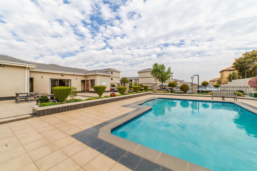 To Let 2 Bedroom Property for Rent in Halfway Gardens Gauteng