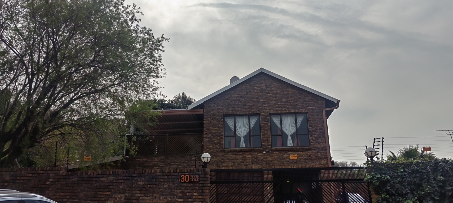 4 Bedroom Property for Sale in Mulbarton Gauteng