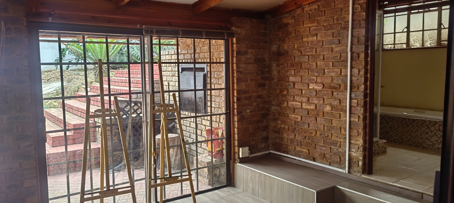 4 Bedroom Property for Sale in Mulbarton Gauteng