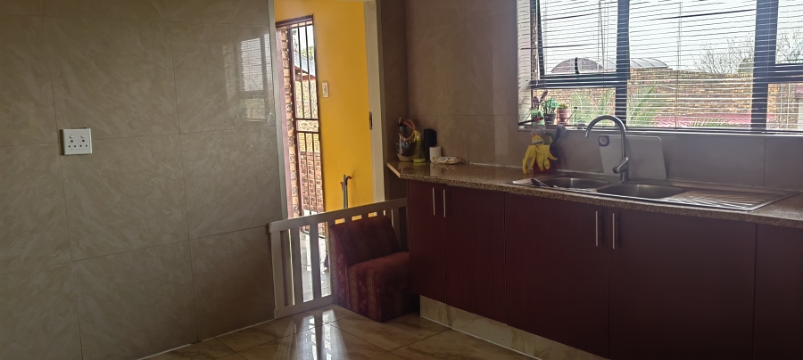 4 Bedroom Property for Sale in Mulbarton Gauteng