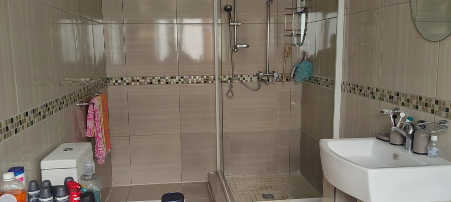4 Bedroom Property for Sale in Mulbarton Gauteng