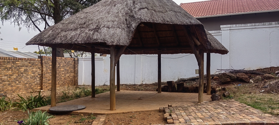 4 Bedroom Property for Sale in Mulbarton Gauteng