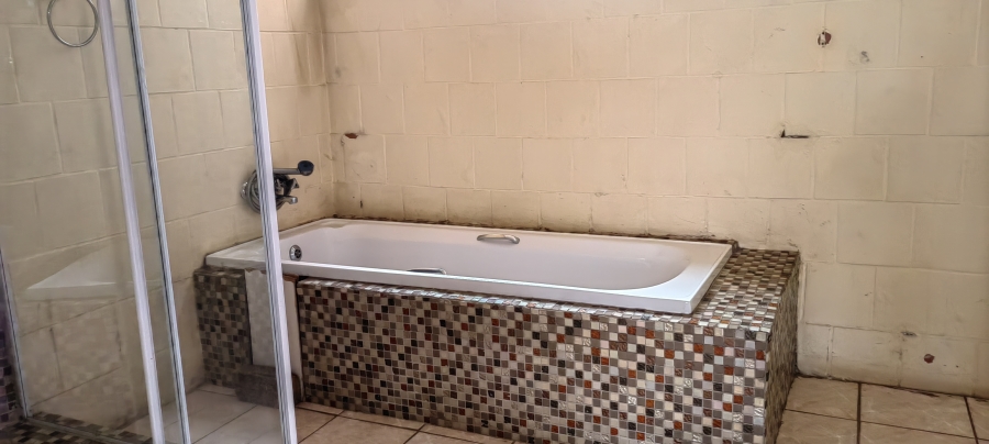 4 Bedroom Property for Sale in Mulbarton Gauteng