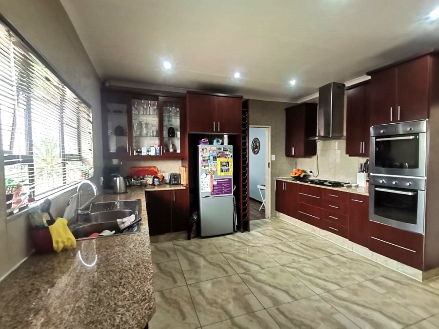 4 Bedroom Property for Sale in Mulbarton Gauteng