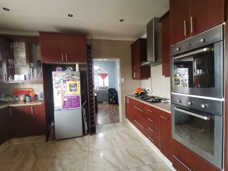 4 Bedroom Property for Sale in Mulbarton Gauteng