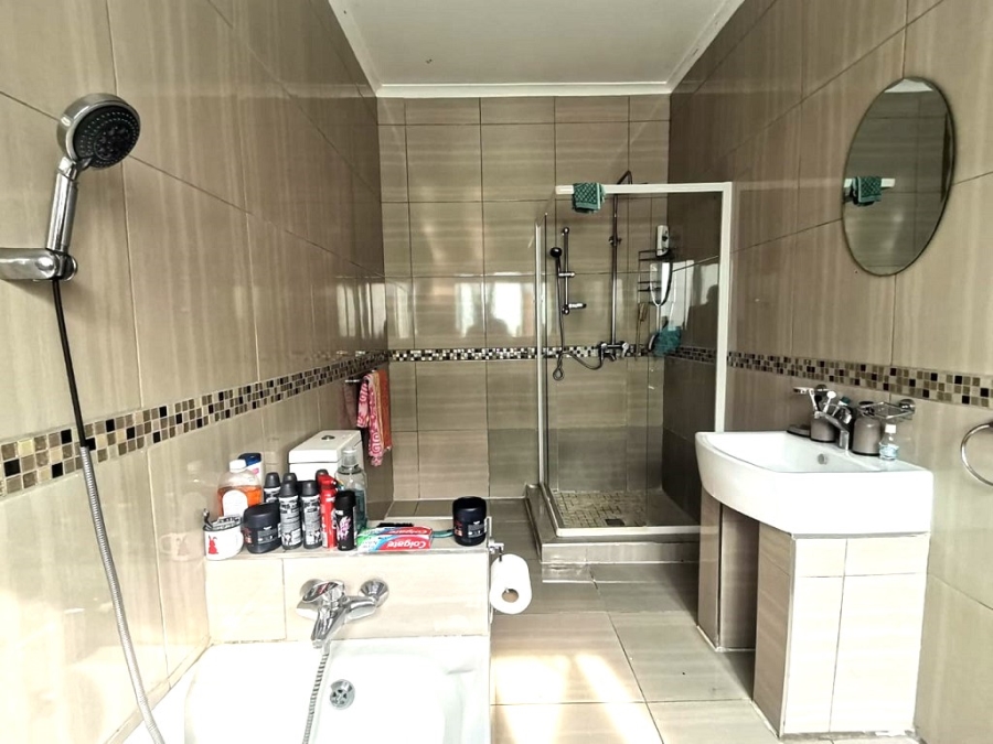 4 Bedroom Property for Sale in Mulbarton Gauteng