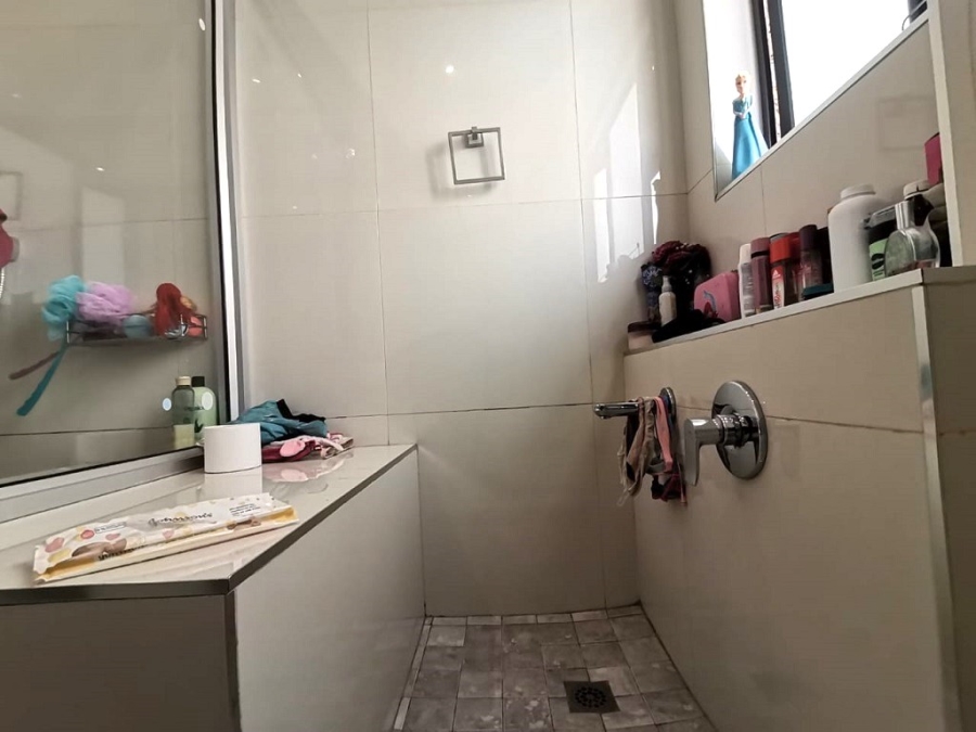 4 Bedroom Property for Sale in Mulbarton Gauteng