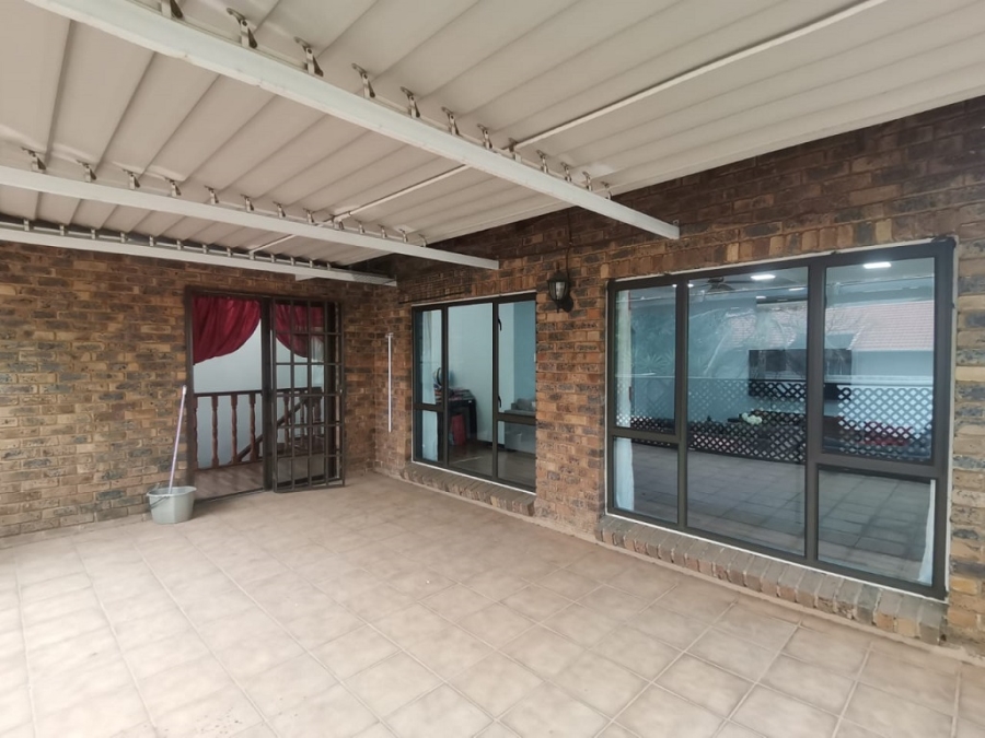 4 Bedroom Property for Sale in Mulbarton Gauteng