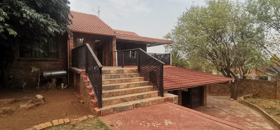 4 Bedroom Property for Sale in Mulbarton Gauteng