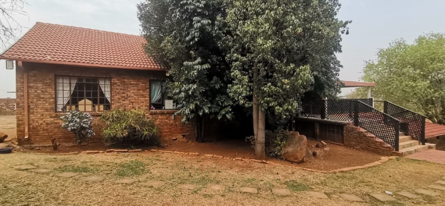 4 Bedroom Property for Sale in Mulbarton Gauteng