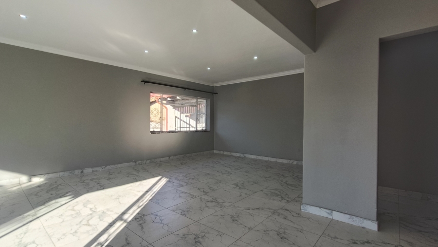 To Let 4 Bedroom Property for Rent in Linmeyer Gauteng