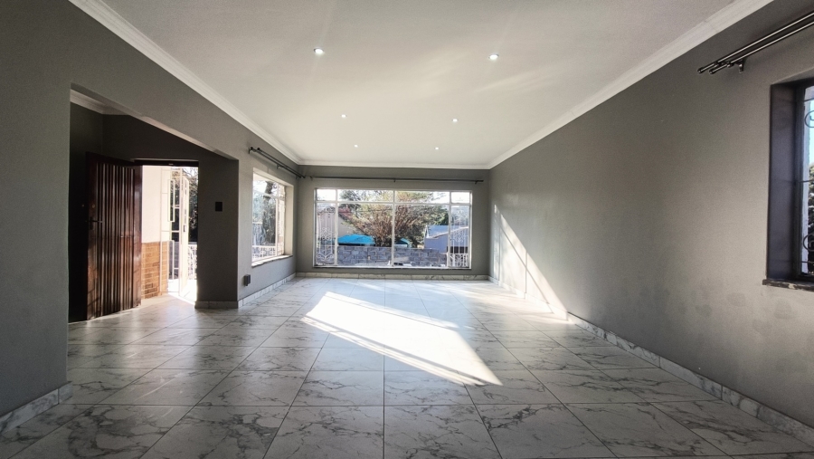 To Let 4 Bedroom Property for Rent in Linmeyer Gauteng