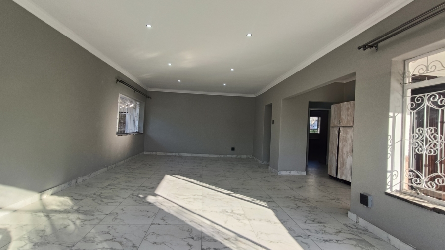 To Let 4 Bedroom Property for Rent in Linmeyer Gauteng