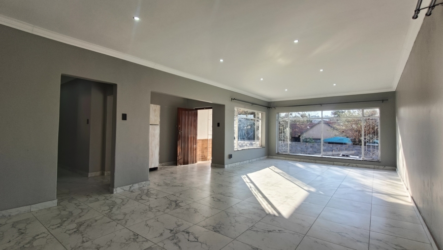 To Let 4 Bedroom Property for Rent in Linmeyer Gauteng