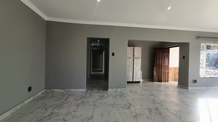 To Let 4 Bedroom Property for Rent in Linmeyer Gauteng