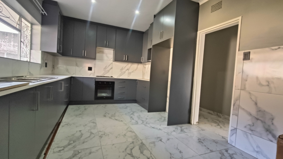 To Let 4 Bedroom Property for Rent in Linmeyer Gauteng