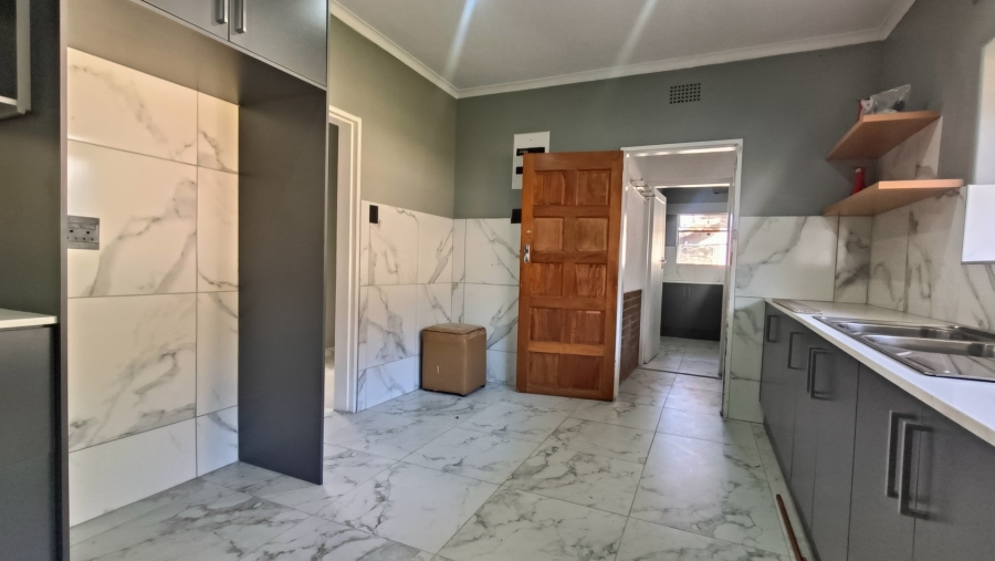 To Let 4 Bedroom Property for Rent in Linmeyer Gauteng