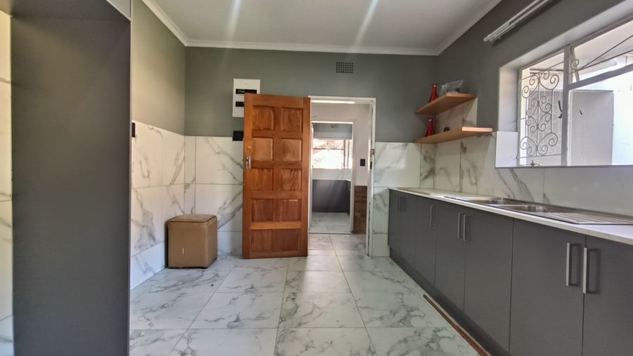 To Let 4 Bedroom Property for Rent in Linmeyer Gauteng