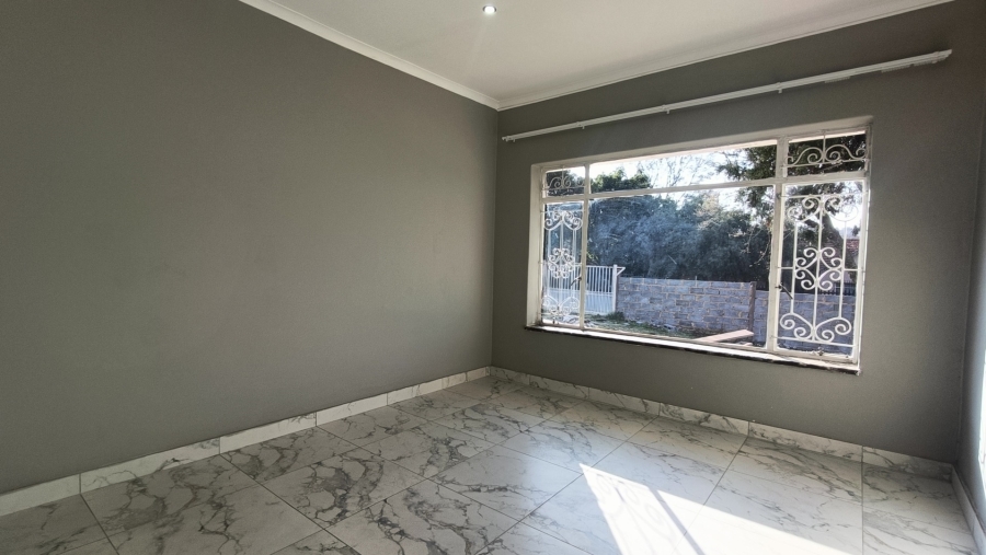 To Let 4 Bedroom Property for Rent in Linmeyer Gauteng