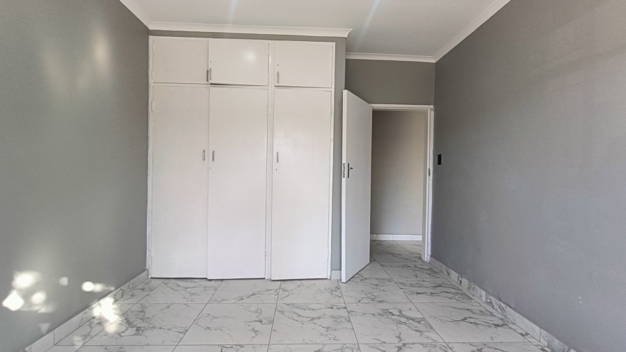 To Let 4 Bedroom Property for Rent in Linmeyer Gauteng
