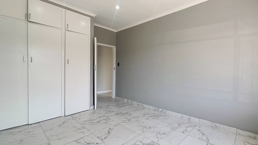 To Let 4 Bedroom Property for Rent in Linmeyer Gauteng