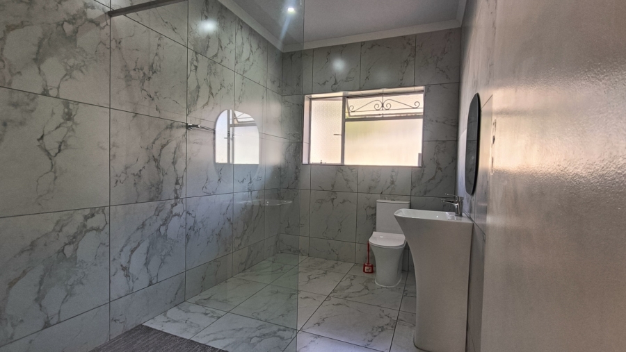 To Let 4 Bedroom Property for Rent in Linmeyer Gauteng