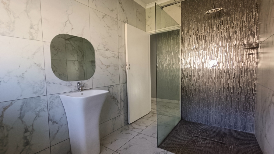 To Let 4 Bedroom Property for Rent in Linmeyer Gauteng