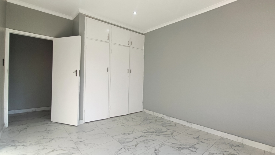 To Let 4 Bedroom Property for Rent in Linmeyer Gauteng