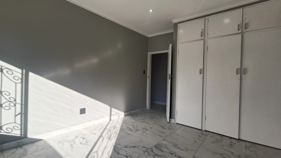 To Let 4 Bedroom Property for Rent in Linmeyer Gauteng