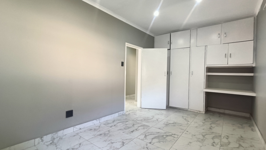 To Let 4 Bedroom Property for Rent in Linmeyer Gauteng