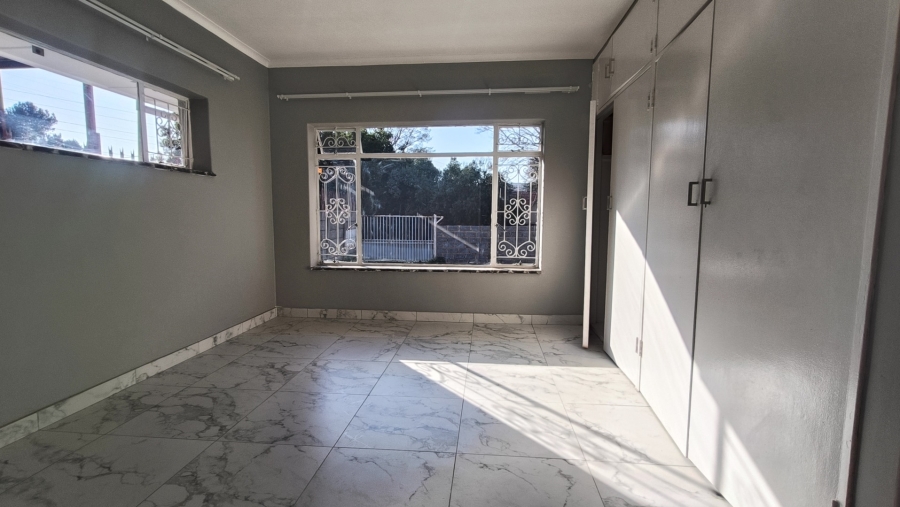 To Let 4 Bedroom Property for Rent in Linmeyer Gauteng