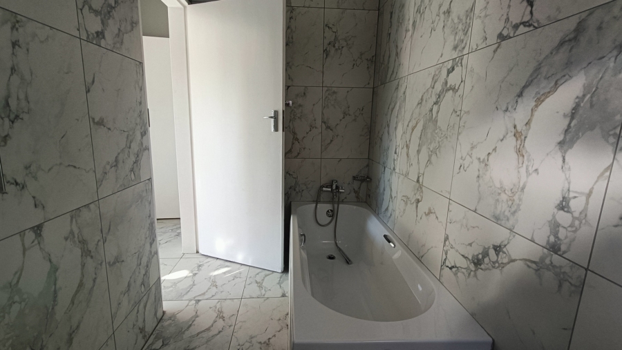 To Let 4 Bedroom Property for Rent in Linmeyer Gauteng