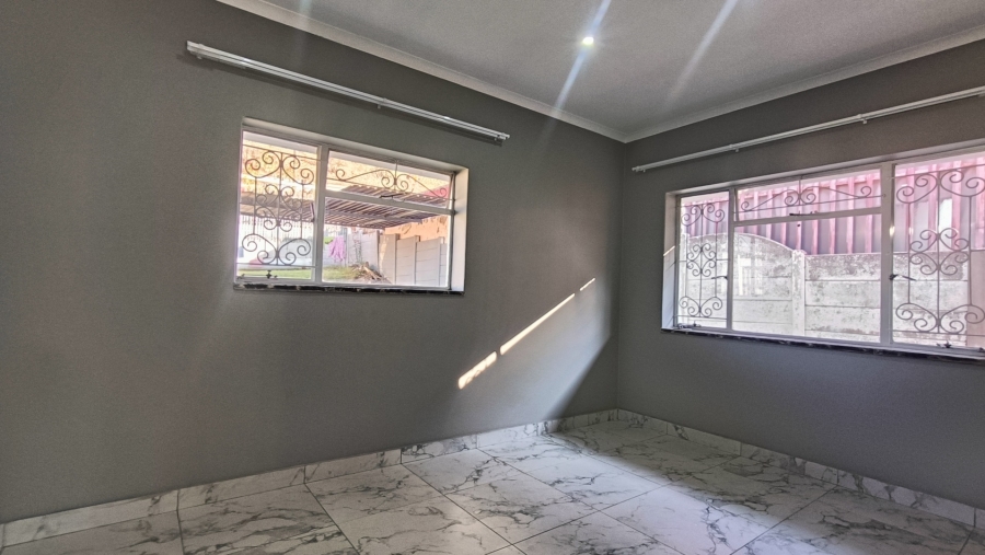To Let 4 Bedroom Property for Rent in Linmeyer Gauteng