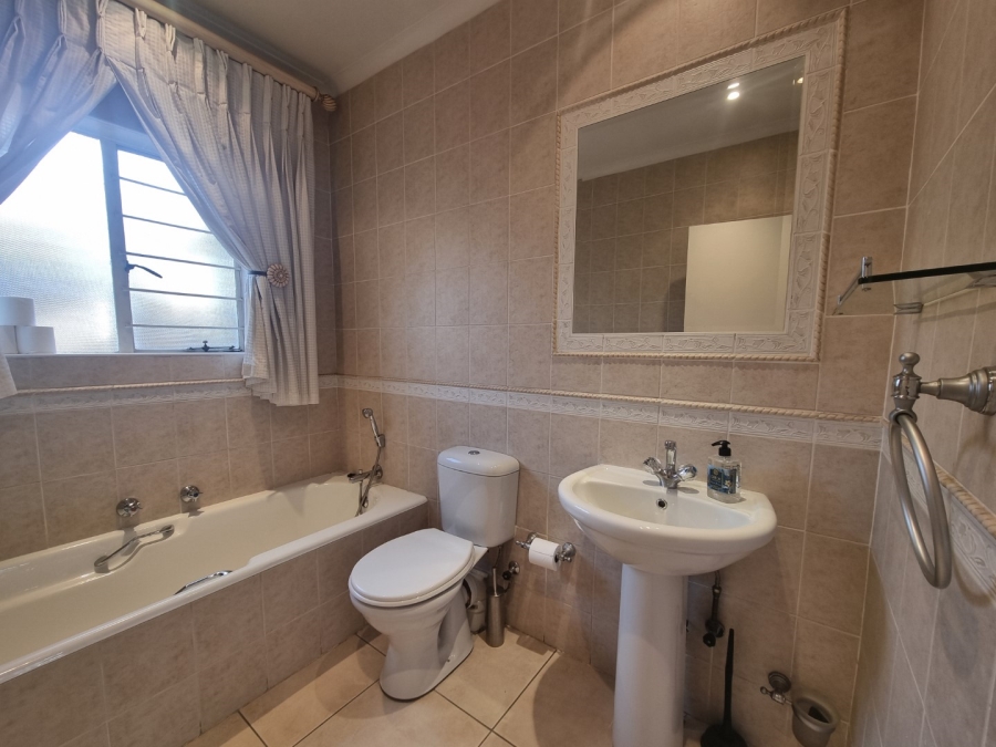 3 Bedroom Property for Sale in Bryanston Gauteng