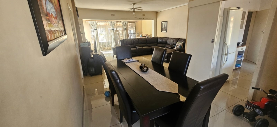 To Let 4 Bedroom Property for Rent in Glen Marais Gauteng