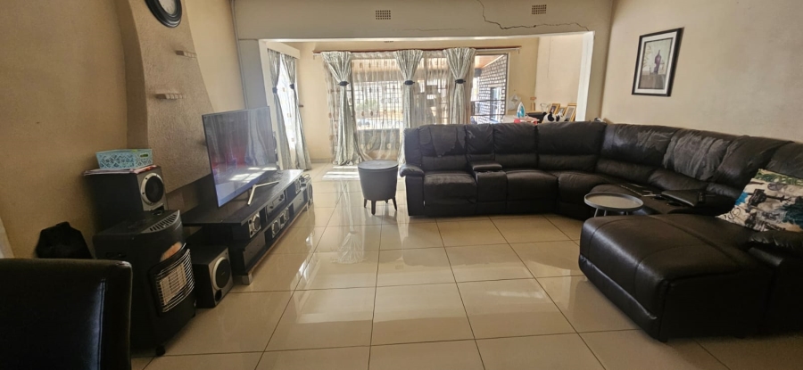 To Let 4 Bedroom Property for Rent in Glen Marais Gauteng