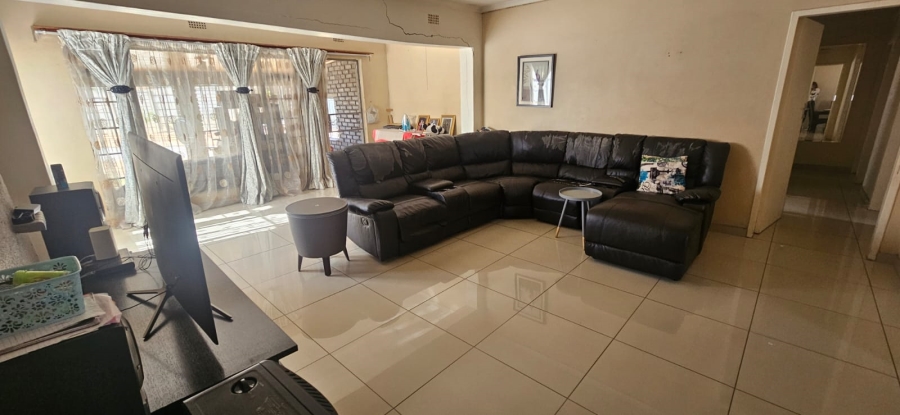 To Let 4 Bedroom Property for Rent in Glen Marais Gauteng