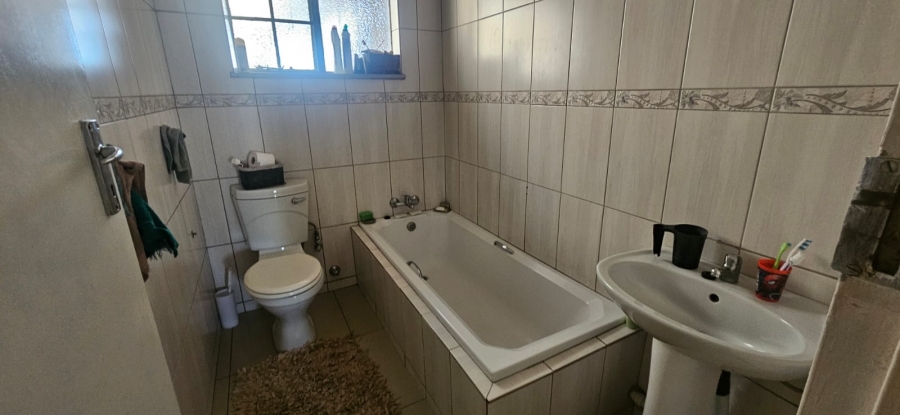 To Let 4 Bedroom Property for Rent in Glen Marais Gauteng