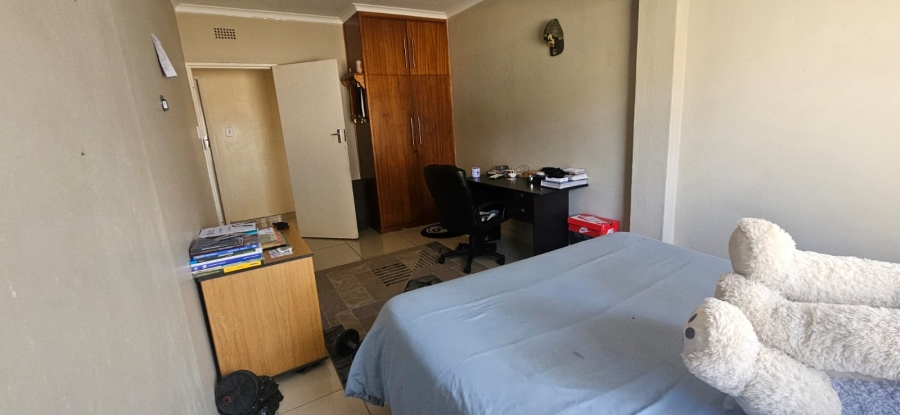 To Let 4 Bedroom Property for Rent in Glen Marais Gauteng