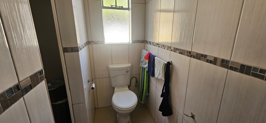 To Let 4 Bedroom Property for Rent in Glen Marais Gauteng