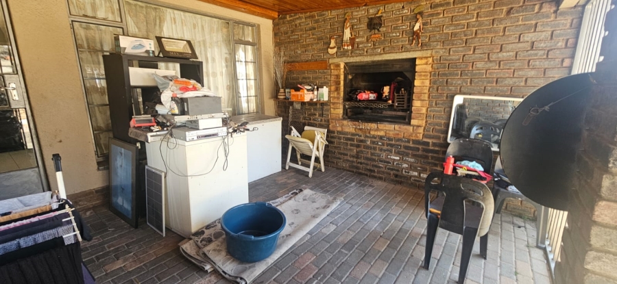 To Let 4 Bedroom Property for Rent in Glen Marais Gauteng