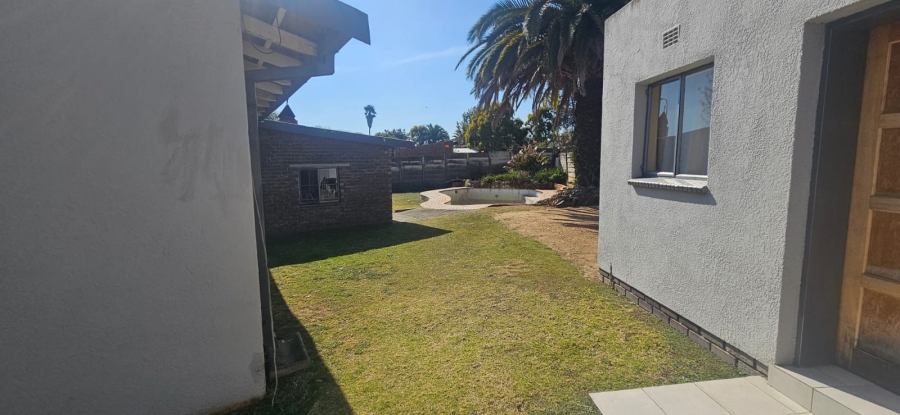 To Let 4 Bedroom Property for Rent in Glen Marais Gauteng