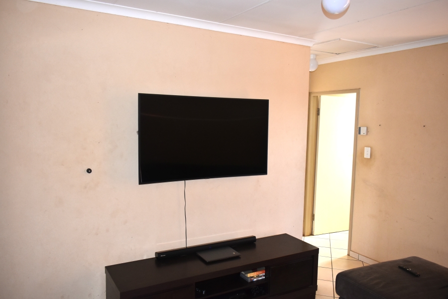 2 Bedroom Property for Sale in Rosslyn Gauteng