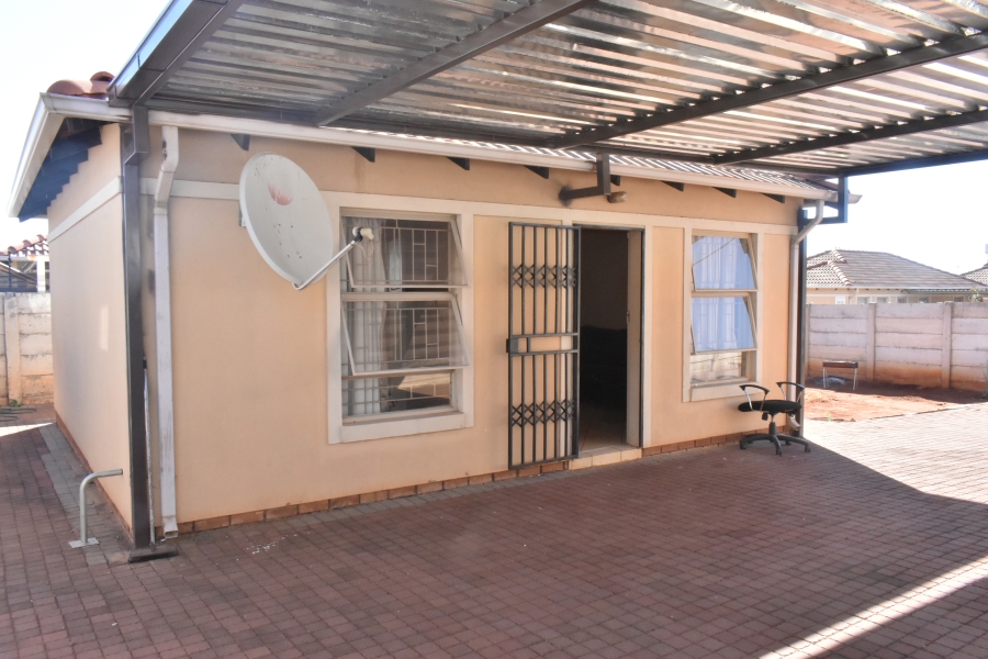 2 Bedroom Property for Sale in Rosslyn Gauteng
