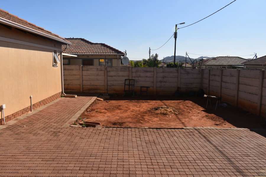 2 Bedroom Property for Sale in Rosslyn Gauteng