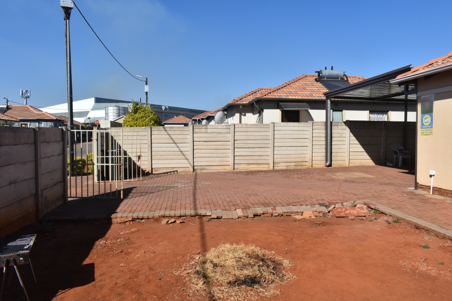 2 Bedroom Property for Sale in Rosslyn Gauteng