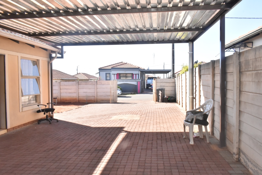 2 Bedroom Property for Sale in Rosslyn Gauteng